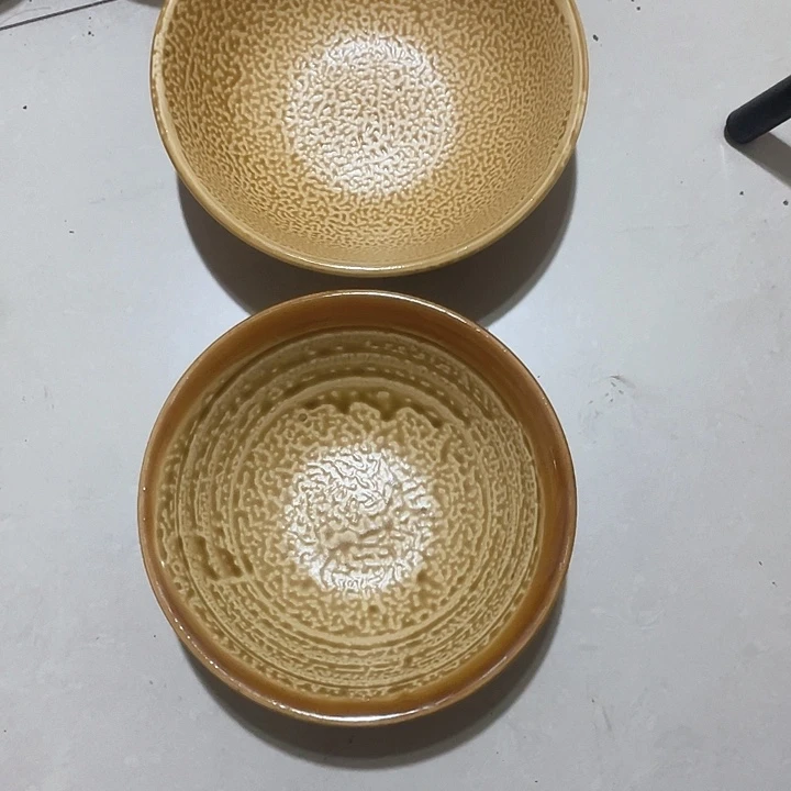 瓷片伍****萝八寸，六寸半，各两个