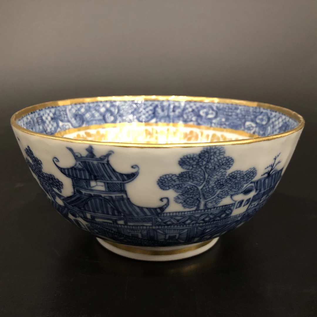 25101047清乾隆青花描金亭台楼阁山水纹碗 口径13.9cm