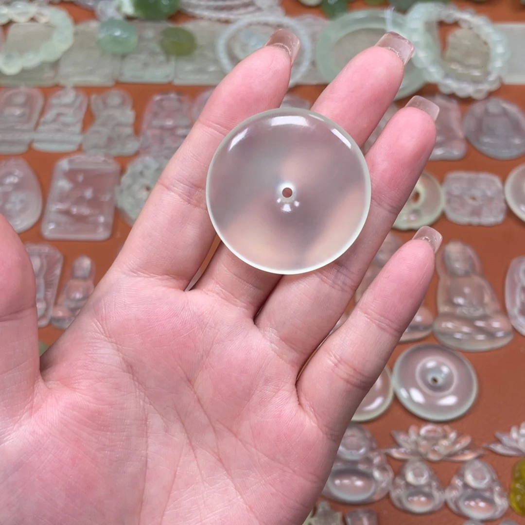 一***员蛇纹石玉未镶嵌颈饰