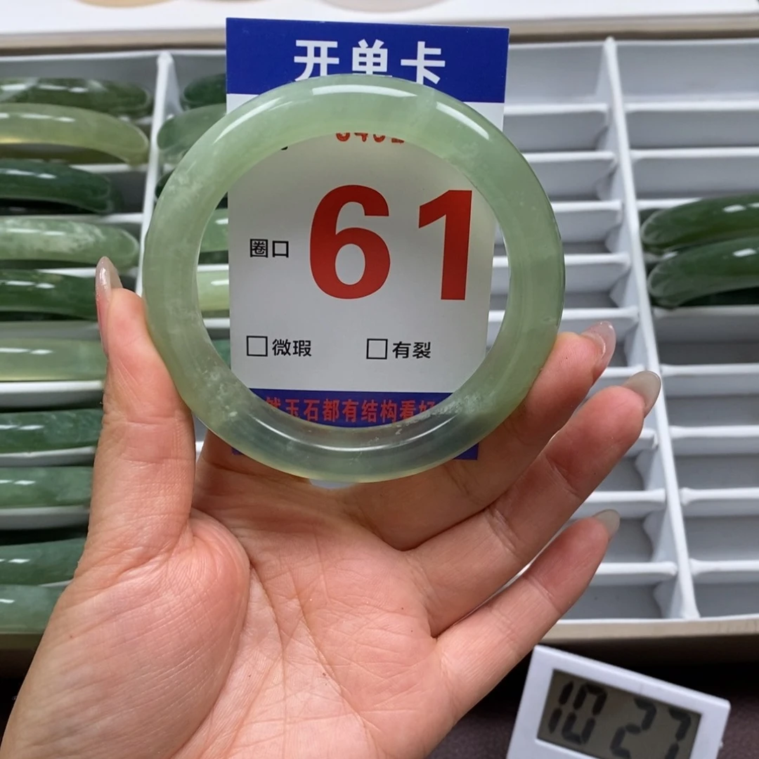 岫玉手镯未镶嵌我