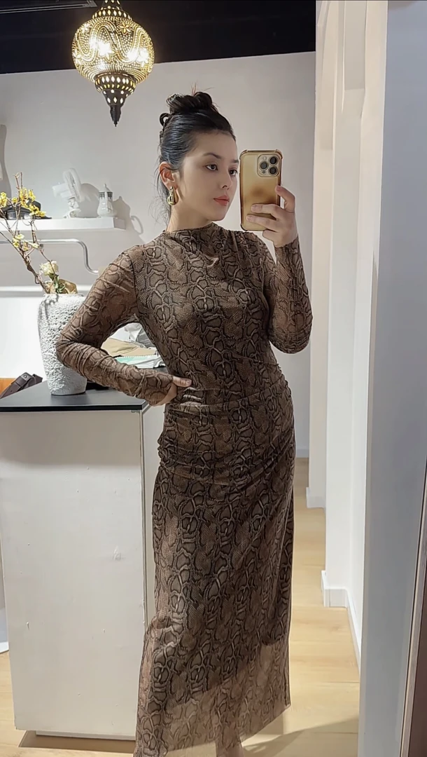 蛇纹简约大气修身褶皱显瘦连衣裙