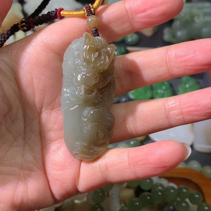 和田玉未镶嵌颈饰酒**生