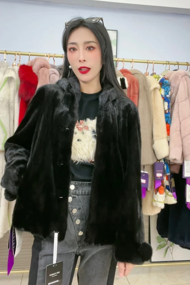 黑色倒毛毛球款可爱风格貂皮大衣