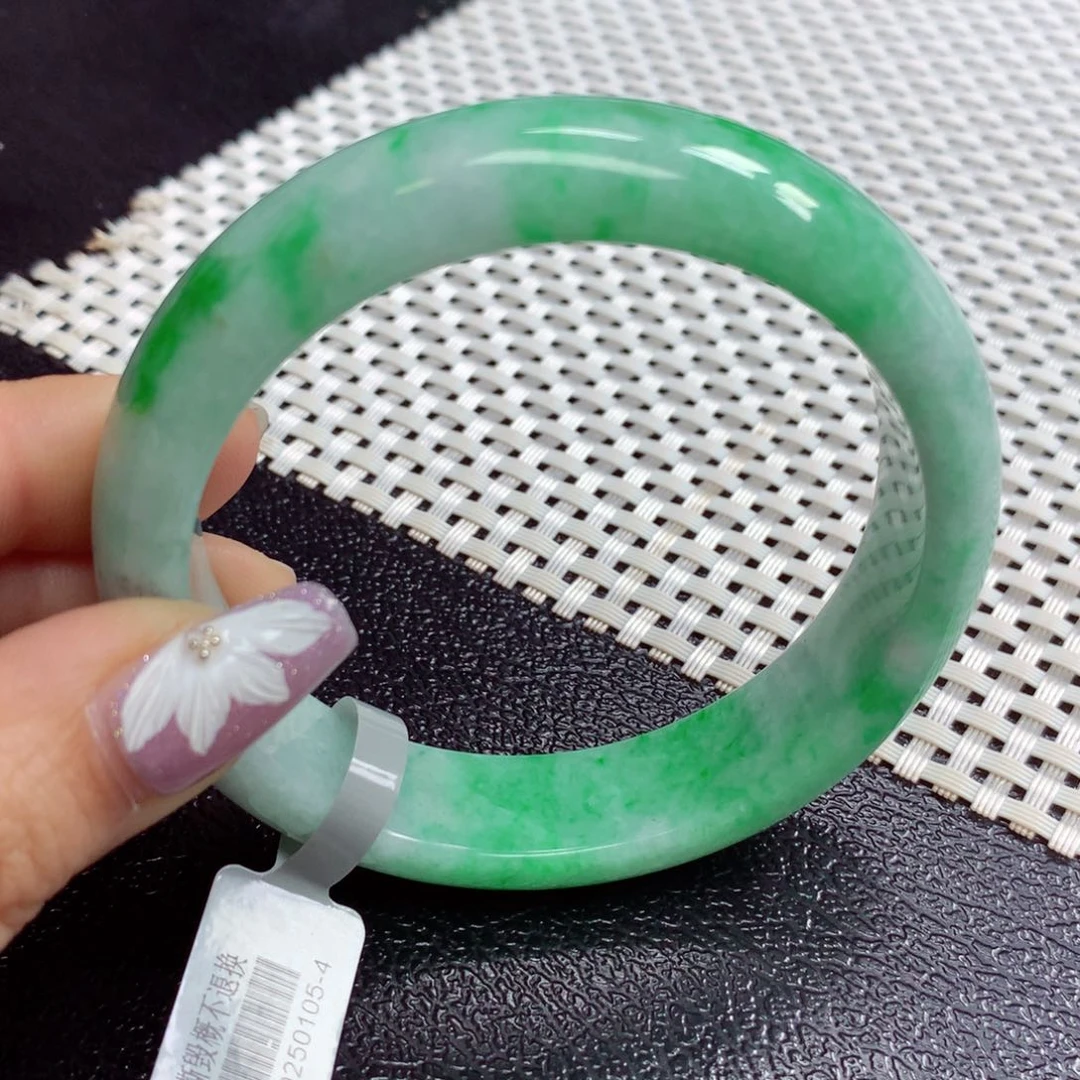 翡翠手镯未镶嵌缅甸