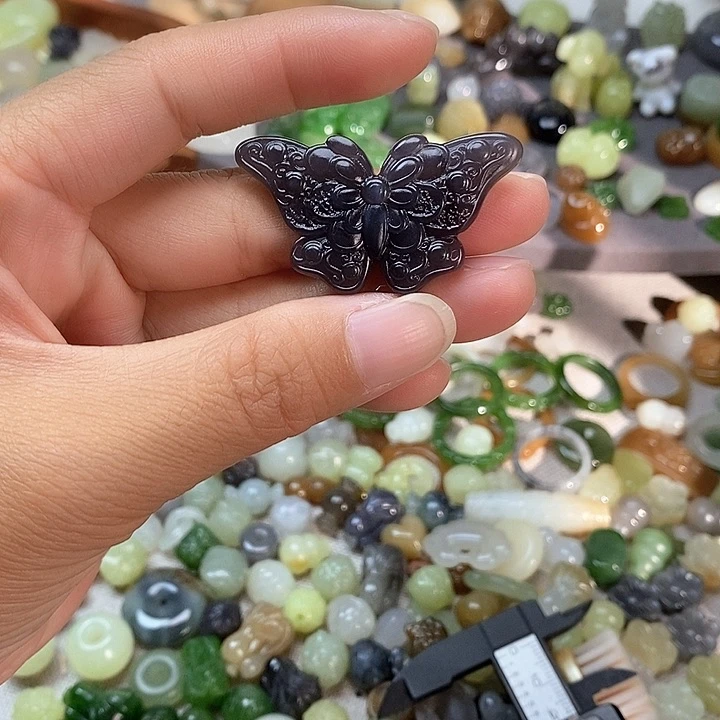 未镶嵌和田玉挂件蝴蝶