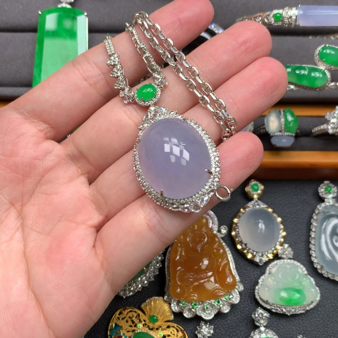 翡翠18K金镶嵌颈饰