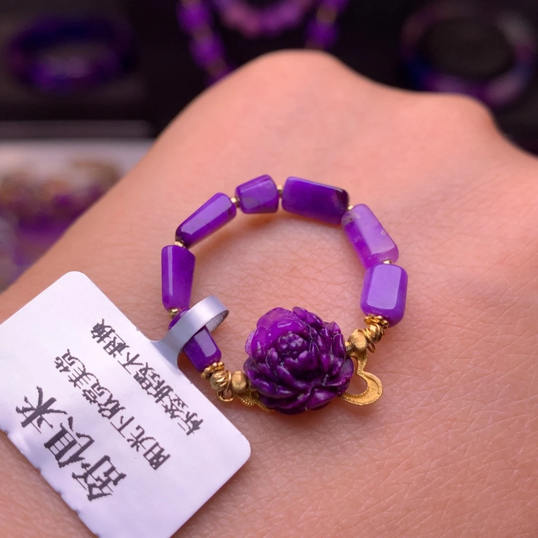 18K金镶嵌苏纪石（舒俱来）戒指
