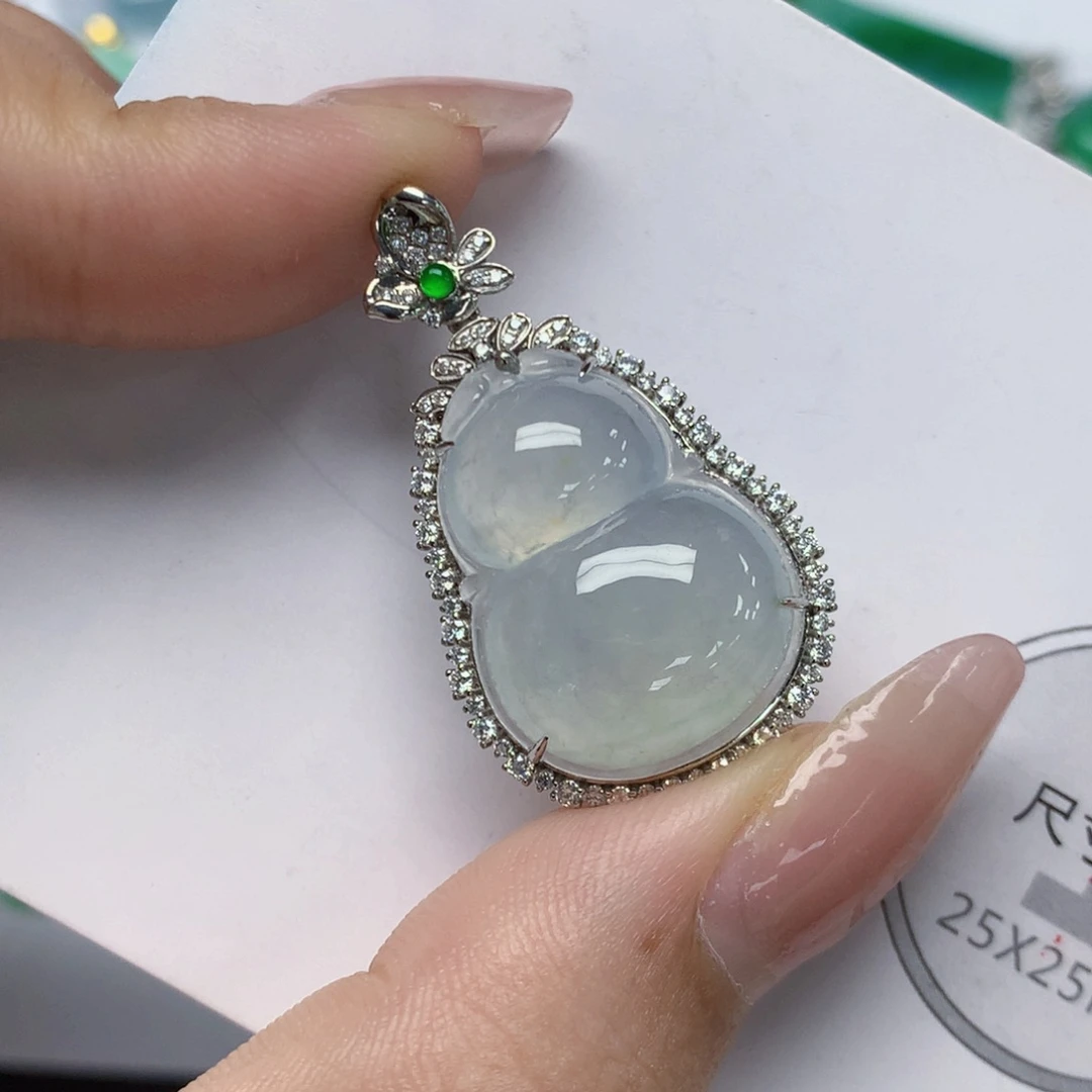 颈饰18K金镶嵌翡翠