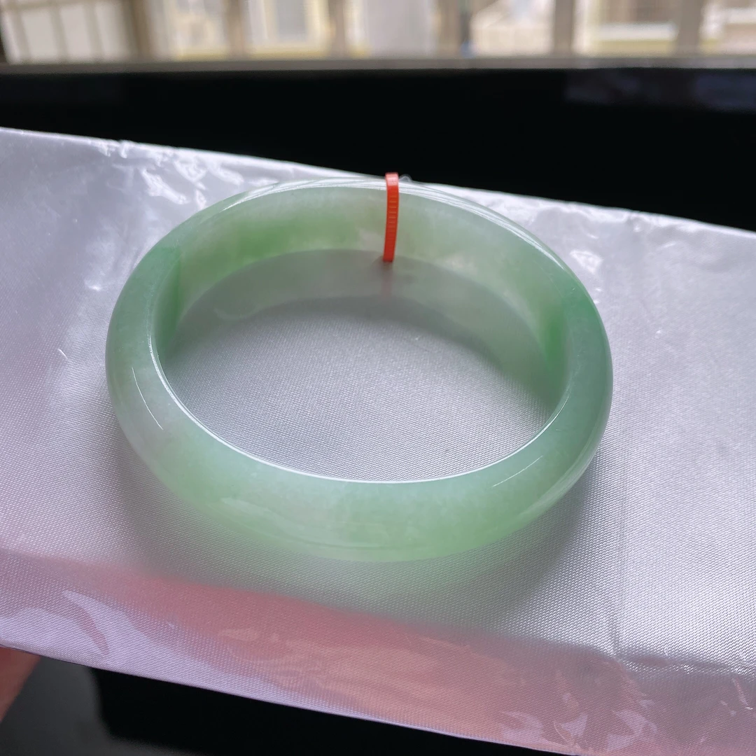 A144 缅甸天然翡翠玉镯56圈口水润甜绿贵妃手镯