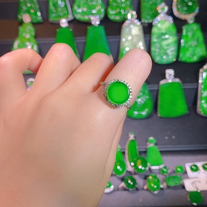 翡翠未镶嵌戒指tt