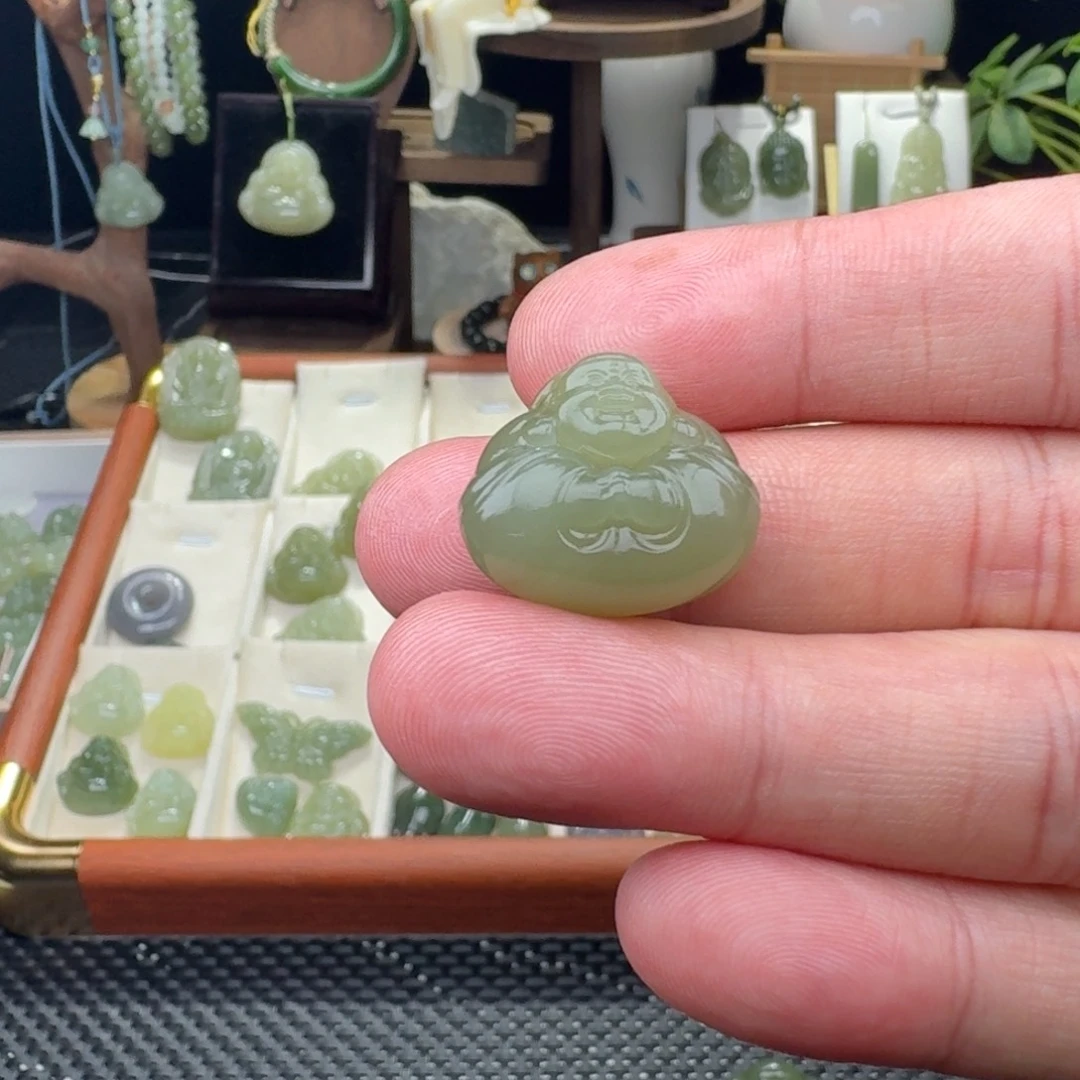 l***果颈饰未镶嵌和田玉