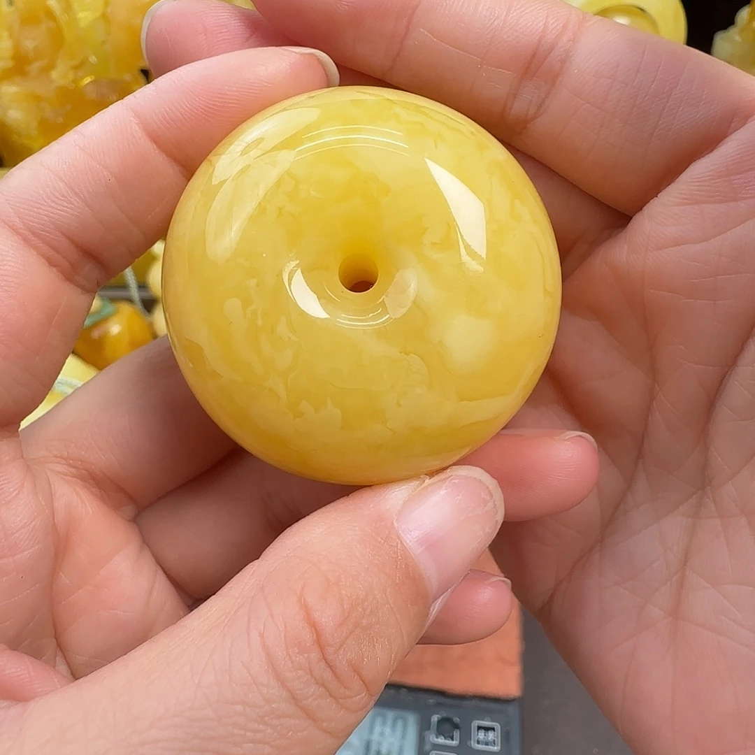 蜜蜡未镶嵌珠宝奇石