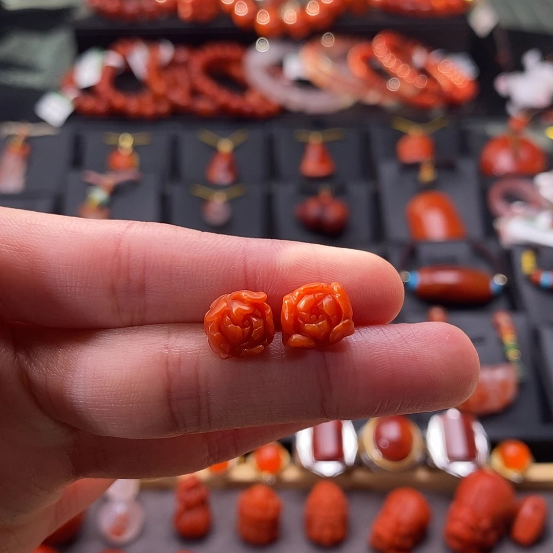 南红玛瑙18K金镶嵌四川凉山牡丹花耳钉9.1mm