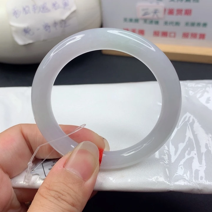 未镶嵌手镯（圆镯）翡翠5051