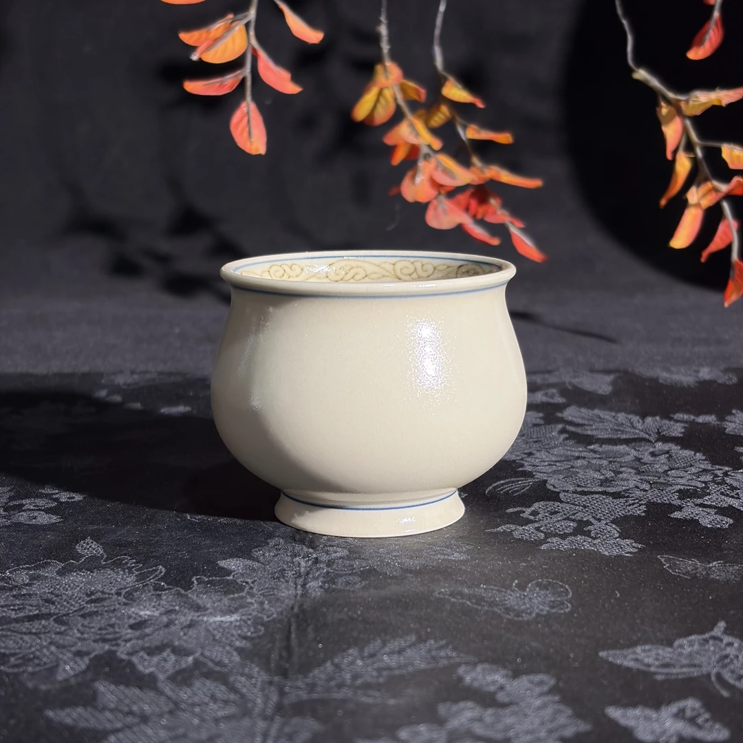雨溪 釉里金牡丹底心杯 YX00010