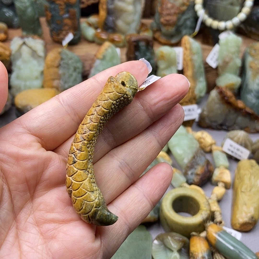 岫岩河磨玉（透闪石质玉）挂坠未镶嵌