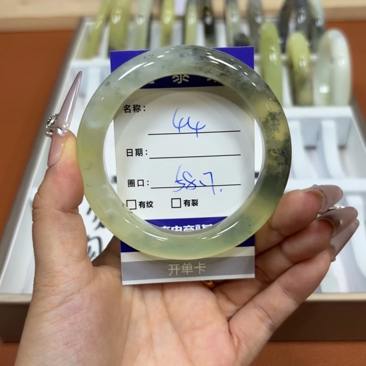 未镶嵌岫玉手镯天然