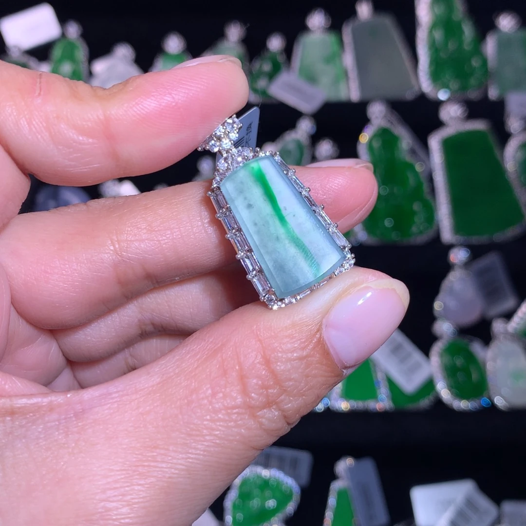 【闪购商品】颈饰银S925镶嵌翡翠