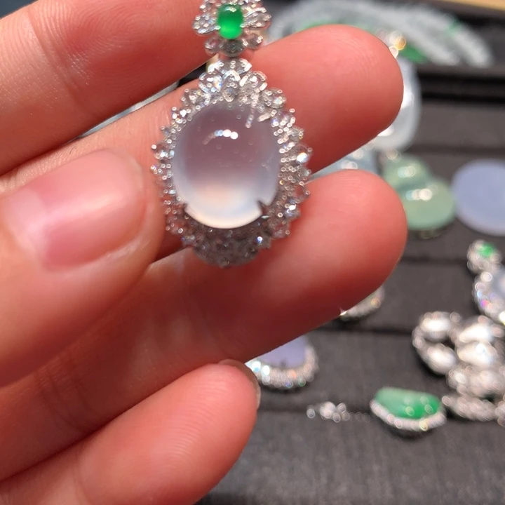 【闪购商品】颈饰18K金镶嵌翡翠翡翠