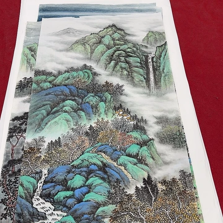 国画花鸟等图案为一体而得