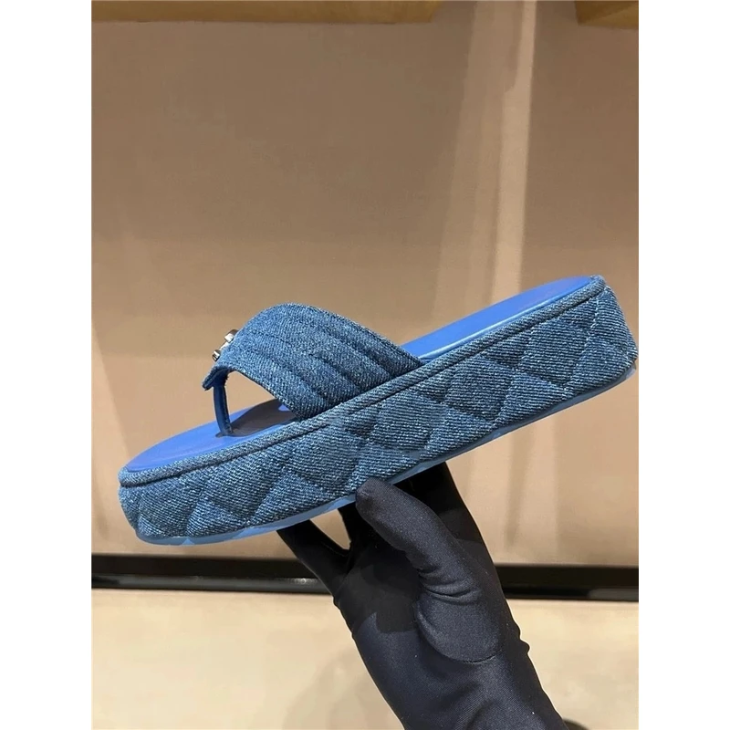 新款轻奢水钻海边沙滩防滑厚底夹脚女士外穿凉拖鞋