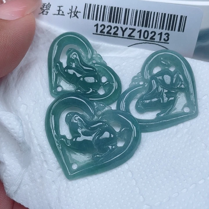 吊坠(不含链)未镶嵌翡翠