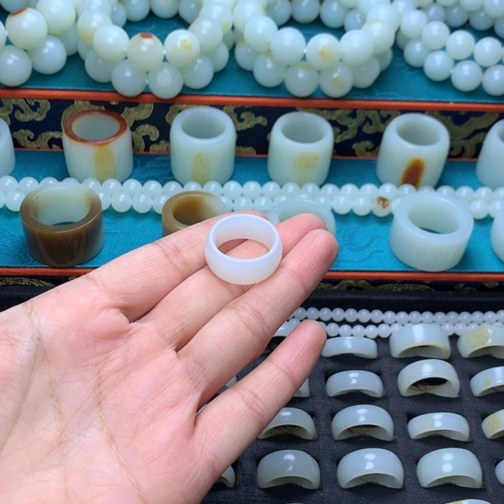 七***安和田玉未镶嵌戒指