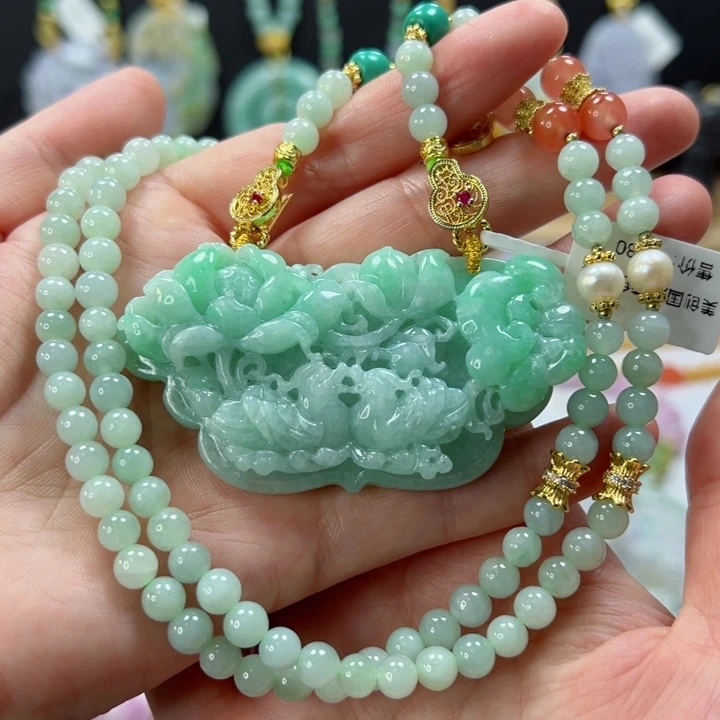 颈饰未镶嵌翡翠吊坠