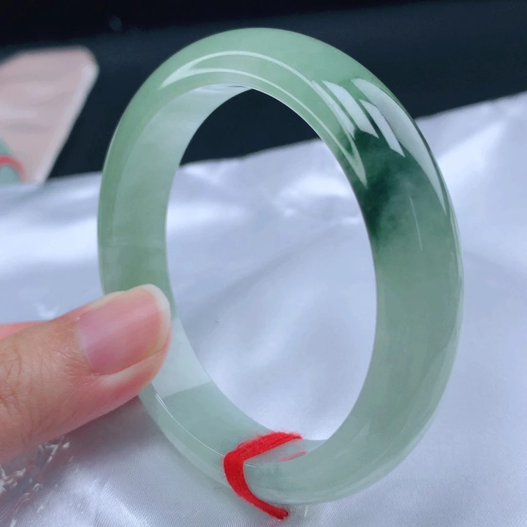翡翠手镯未镶嵌55圈