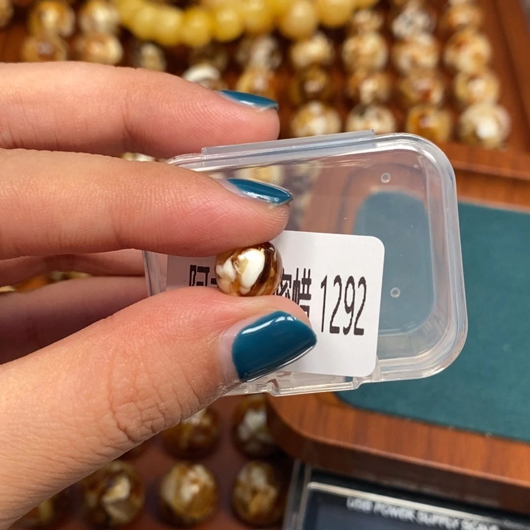 把件猴头核桃沁色蜜蜡圆珠老型1292