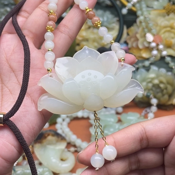 蛇纹石玉吊坠合金