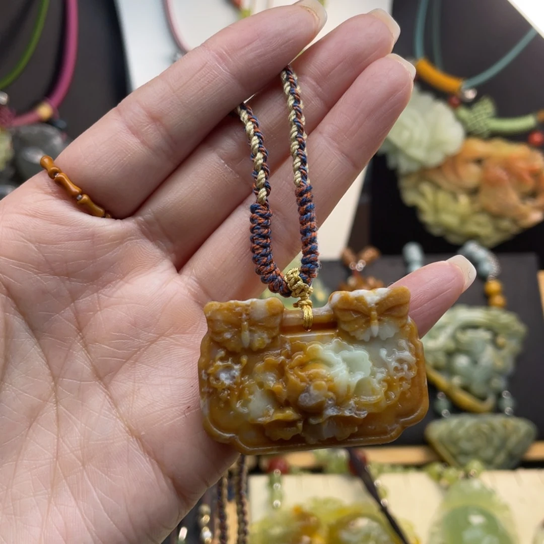 蛇纹石玉未镶嵌颈饰