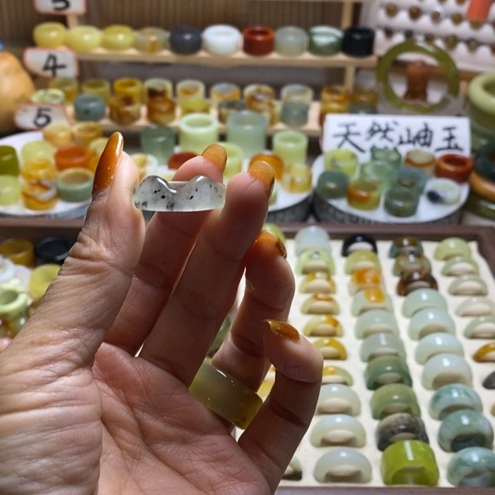 岫玉未镶嵌戒圈岫玉精品指环内径 16 到 19 随机发一个
