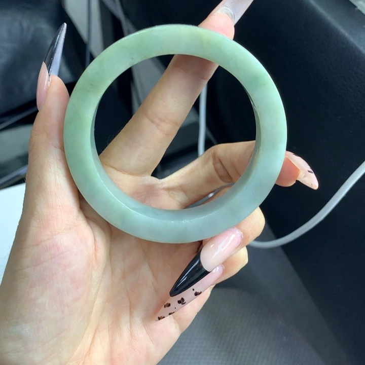 定制翡翠未镶嵌翡翠手镯