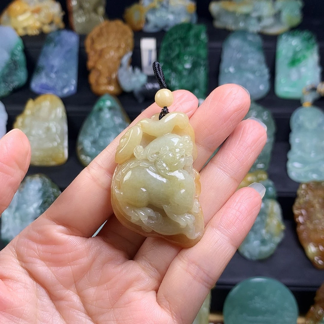 翡翠颈饰未镶嵌时**客挂件