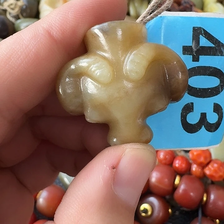 用***0和田玉未镶嵌颈饰