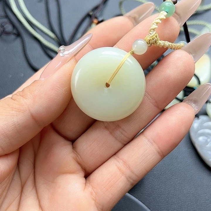【闪购商品】颈饰未镶嵌和田玉星***酌