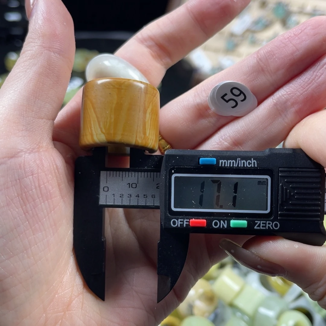 蛇纹石玉未镶嵌戒指