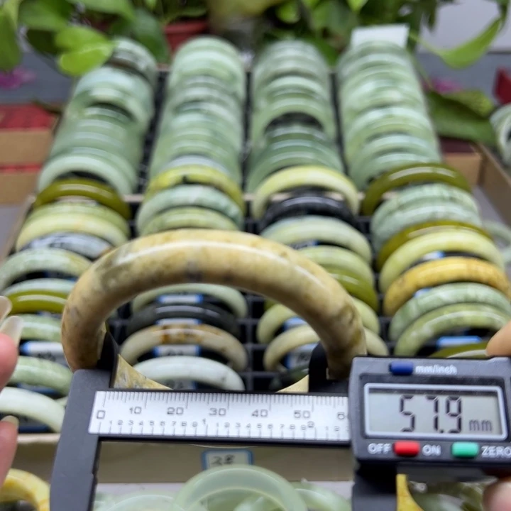 蛇纹石玉未镶嵌手镯97