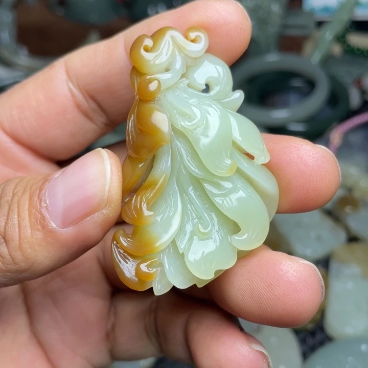 巴***尔和田玉未镶嵌颈饰