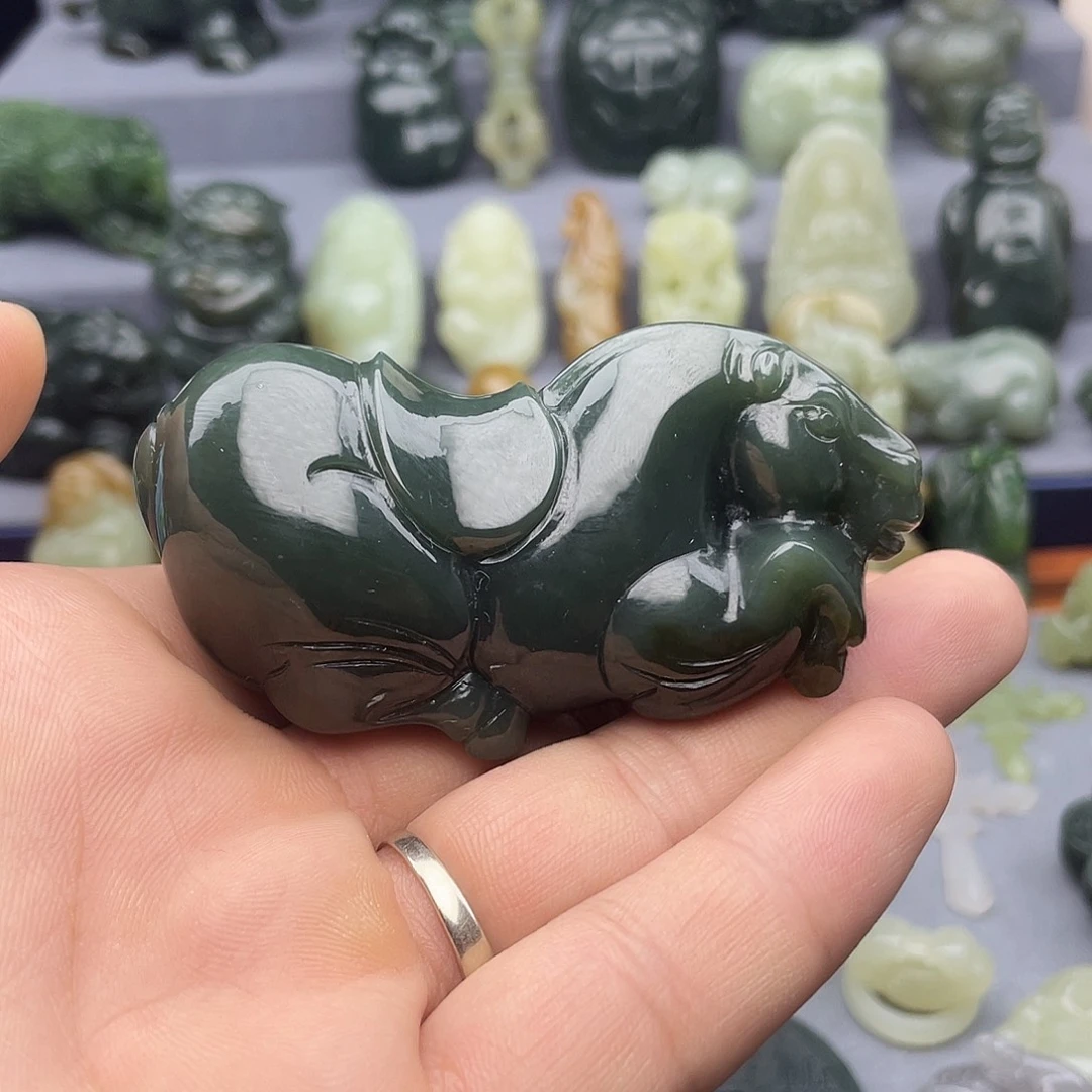 和田玉未镶嵌把件