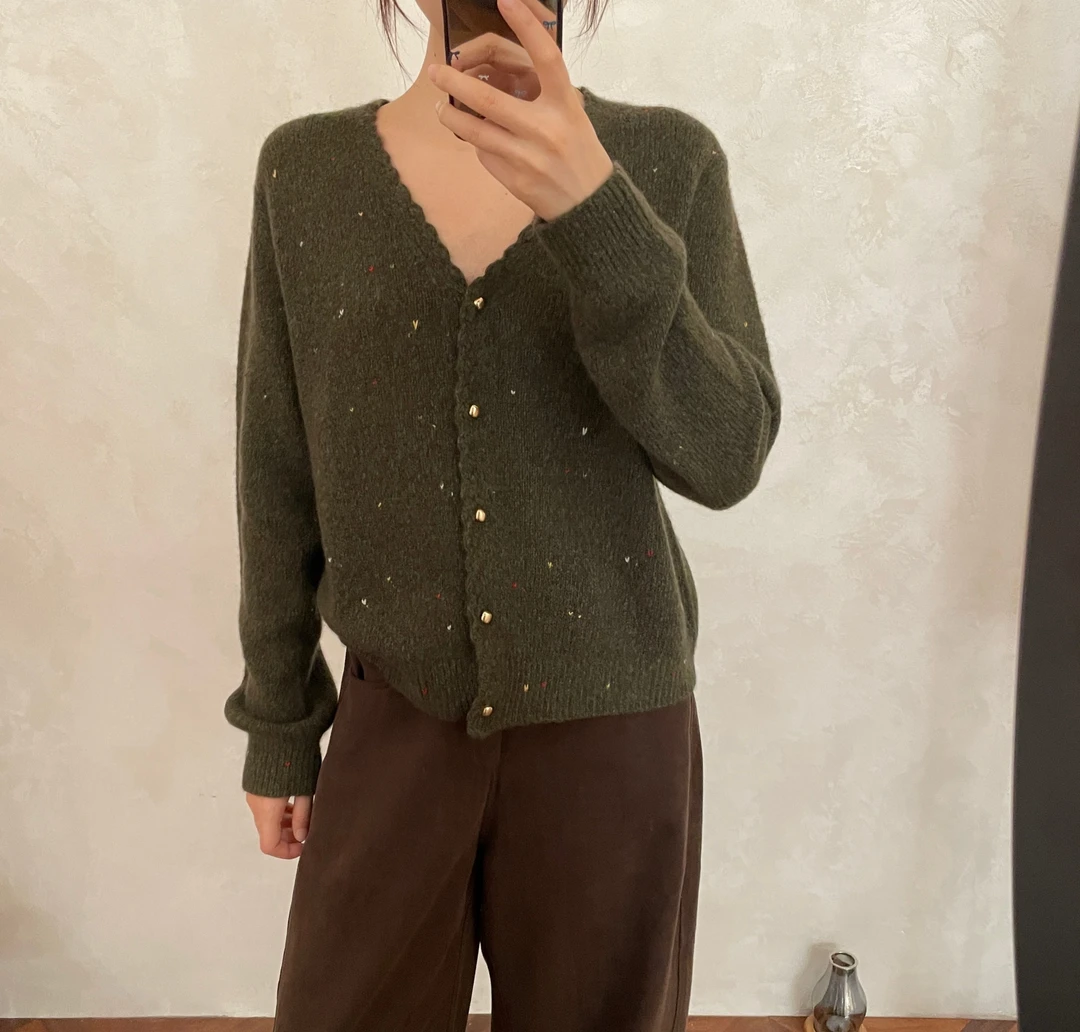 77%山羊绒+23%桑蚕丝【复古爱心】锯齿边 V领开衫针织女秋冬