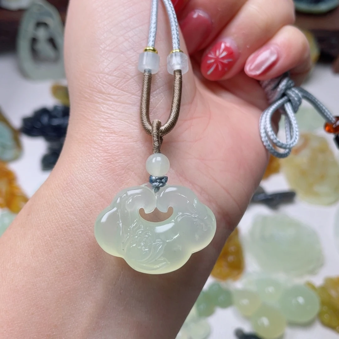 蛇纹石玉颈饰未镶嵌