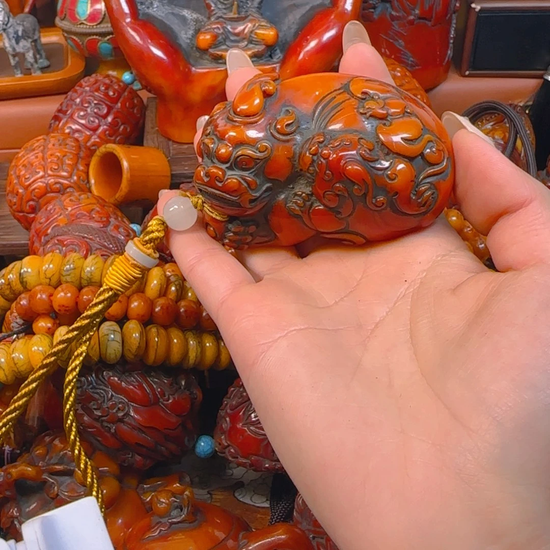 琥珀裸石未镶嵌貔貅