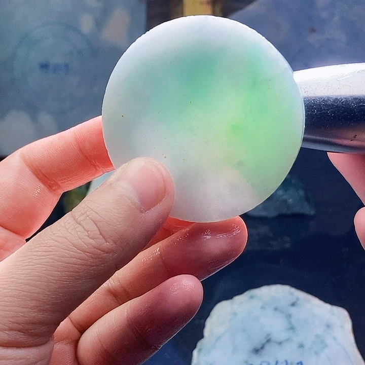 翡翠未镶嵌颈饰毛料16