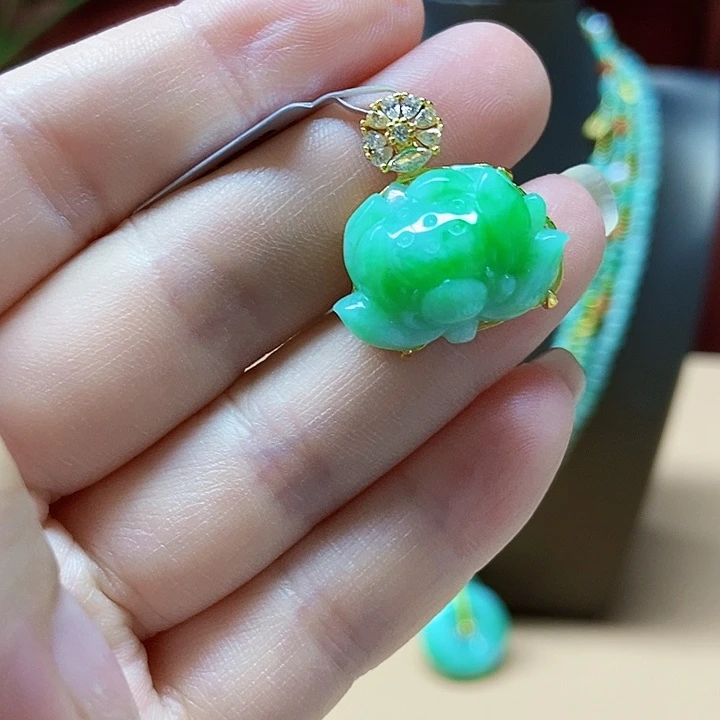 翡翠未镶嵌颈饰吊坠