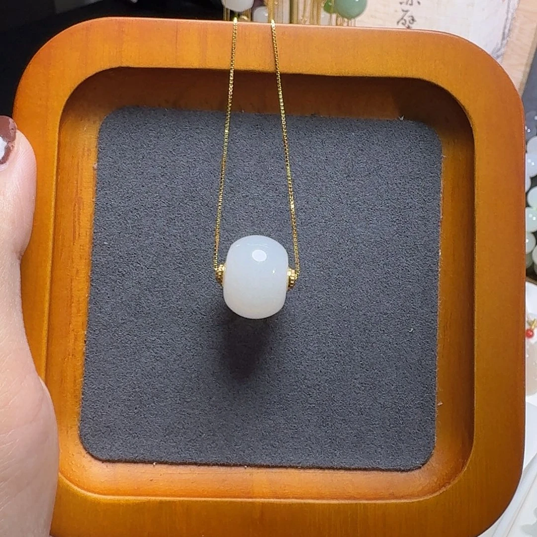 木****和田玉18K金镶嵌吊坠(赠链)路路通