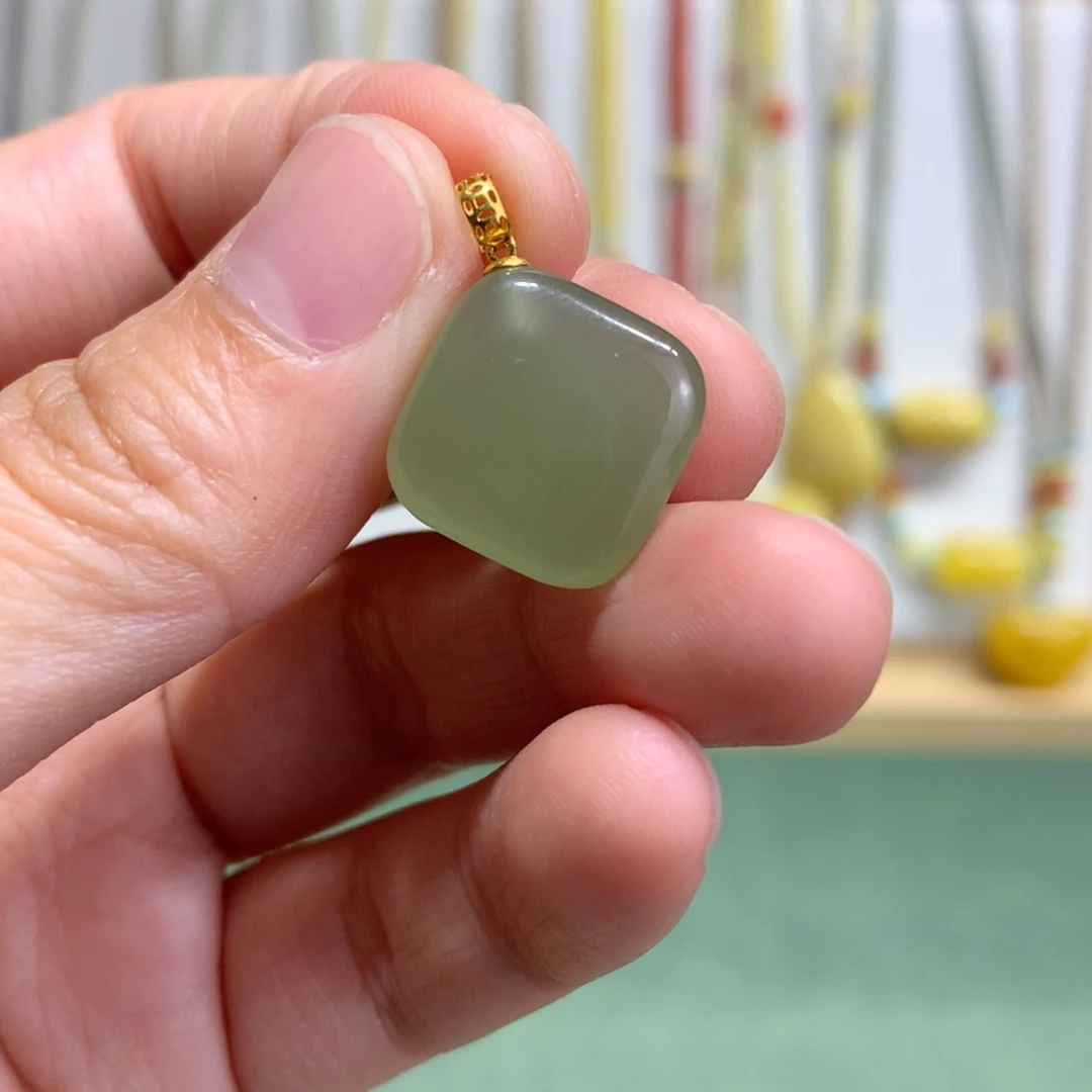和田玉18K金镶嵌颈饰特价