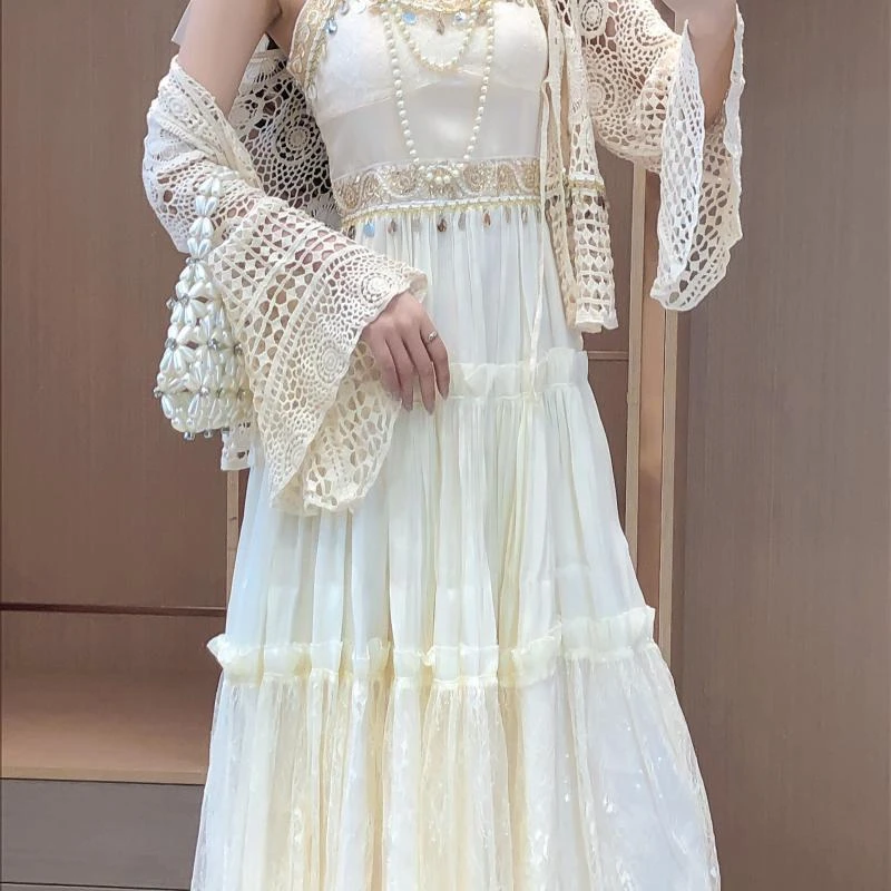 夏季出游新款披肩百搭波西米亚风镂空防晒小坎肩吊带裙套装女