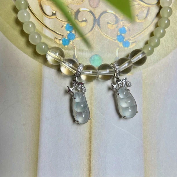 天然A货翡翠高冰种豆子吊坠18k金南非真钻镶嵌项链气质轻奢款